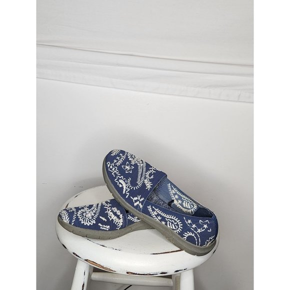 Yuu Blue White Embroidered comfortable shoes Size 9 1/2‎ - Picture 3 of 7